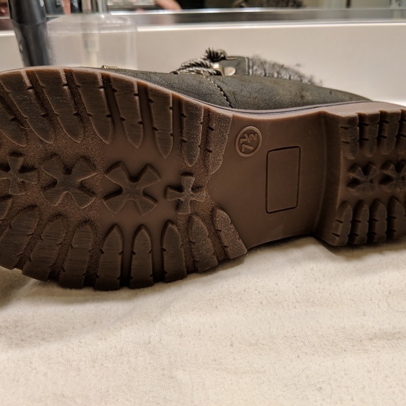 Boots - Picture 3 of 4